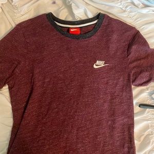 maroon nike tee